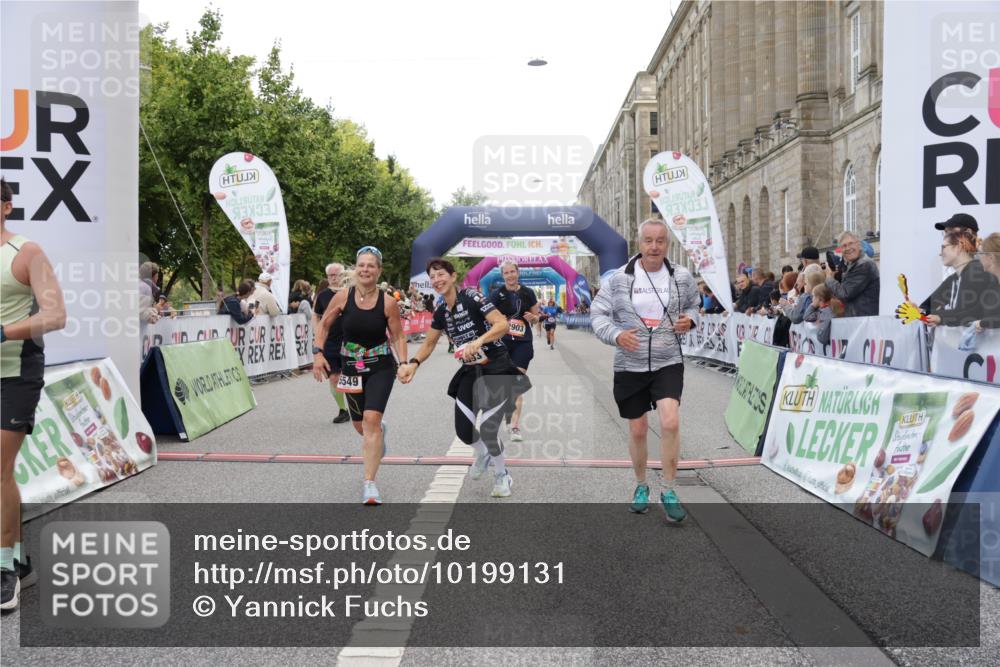 06.09.2026 - CURREX Alsterlauf Yannick Fuchs http://msf.ph/oto/10199131 06.09.2026 10:07:16 Ziel 2187, 2893, 2903, 4078, 4140, 5069, 5227, 5549, 5813, 5951, 6214, 8303, 8306 meine-sportfotos.de