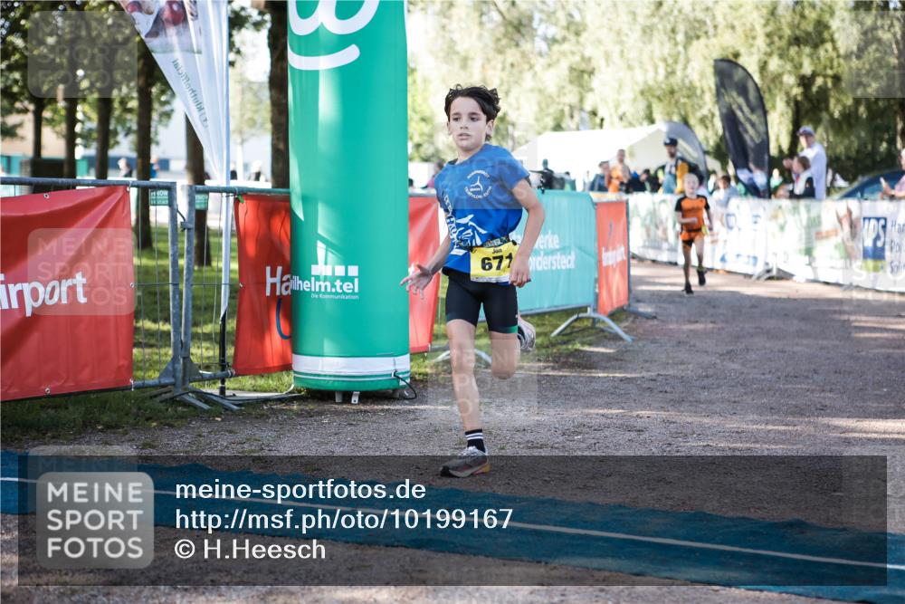 06.09.2026 - 20. Norderstedt Triathlon H.Heesch http://msf.ph/oto/10199167 06.09.2026 09:47:42 Ziel 629, 671, 675 meine-sportfotos.de