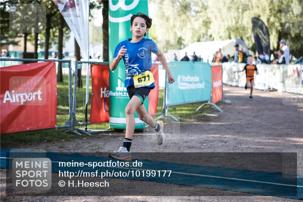 06.09.2026 - 20. Norderstedt Triathlon H.Heesch http://msf.ph/oto/10199177 06.09.2026 09:47:42 Ziel 629, 671, 675 meine-sportfotos.de