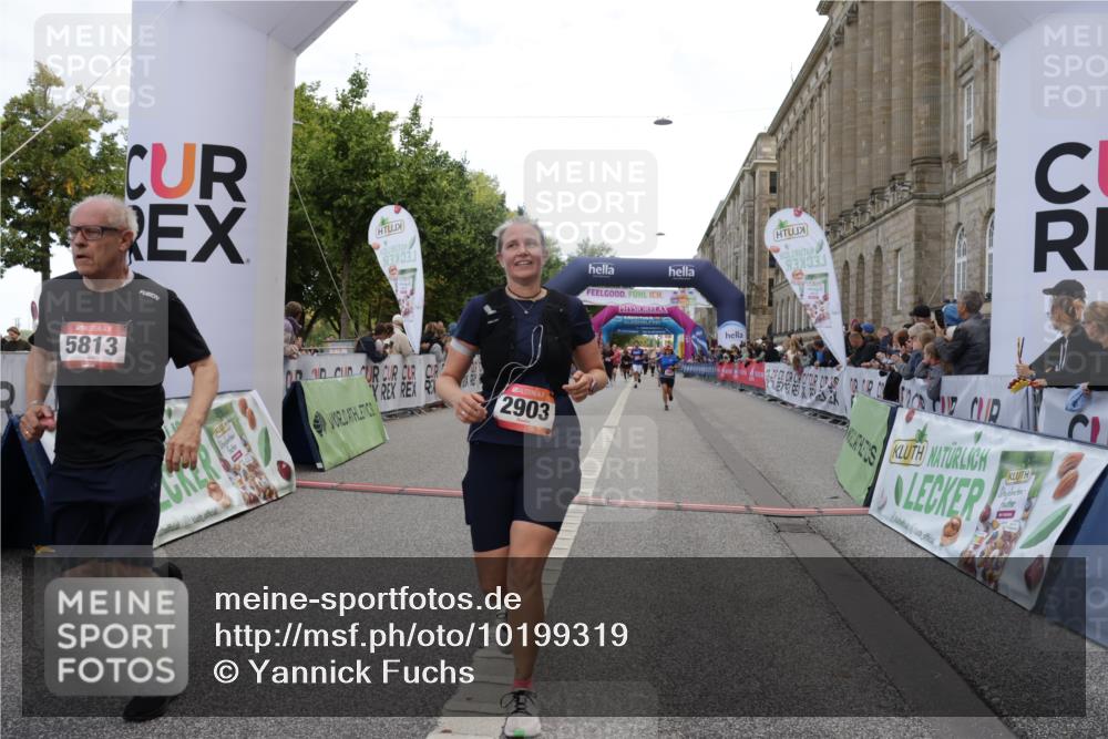 06.09.2026 - CURREX Alsterlauf Yannick Fuchs http://msf.ph/oto/10199319 06.09.2026 10:07:18 Ziel 2187, 2515, 2883, 2893, 2903, 4140, 5227, 5549, 5813, 6214, 8303 meine-sportfotos.de
