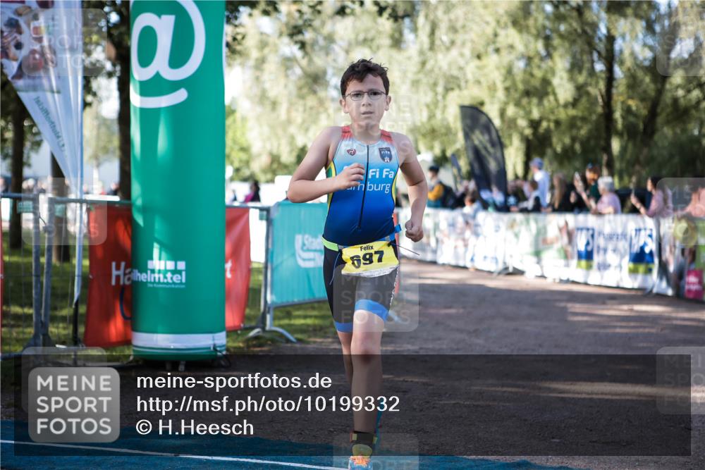 06.09.2026 - 20. Norderstedt Triathlon H.Heesch http://msf.ph/oto/10199332 06.09.2026 09:48:25 Ziel 696, 697 meine-sportfotos.de