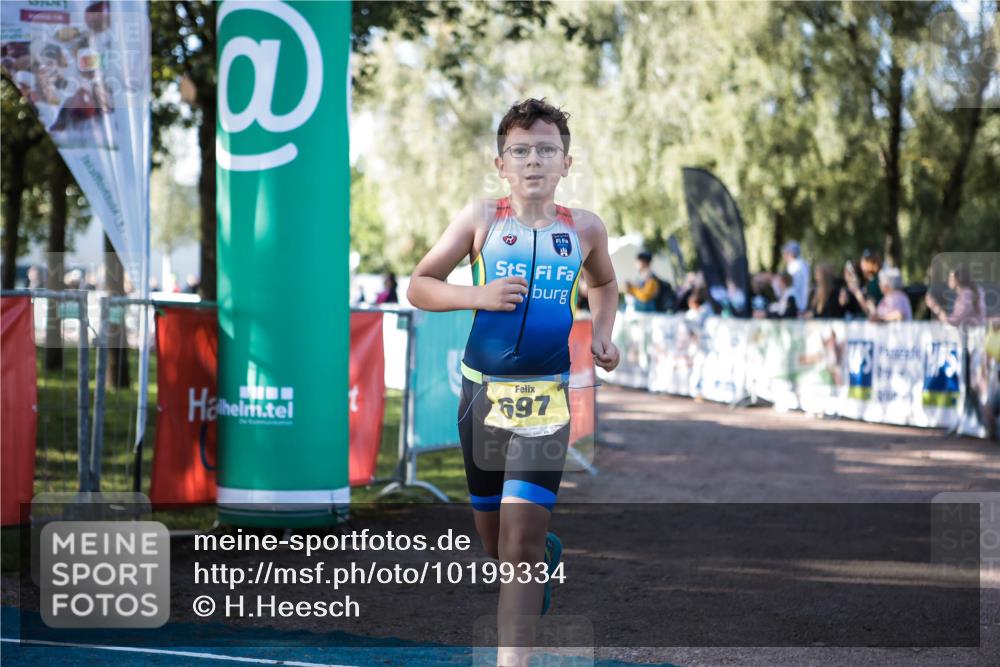 06.09.2026 - 20. Norderstedt Triathlon H.Heesch http://msf.ph/oto/10199334 06.09.2026 09:48:25 Ziel 696, 697 meine-sportfotos.de