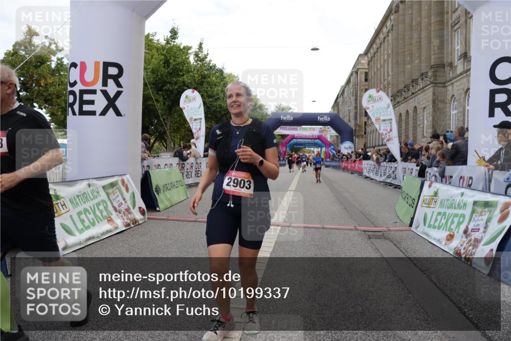 06.09.2026 - CURREX Alsterlauf Yannick Fuchs http://msf.ph/oto/10199337 06.09.2026 10:07:18 Ziel 2187, 2515, 2883, 2893, 2903, 4140, 5227, 5549, 5813, 6214, 8303 meine-sportfotos.de