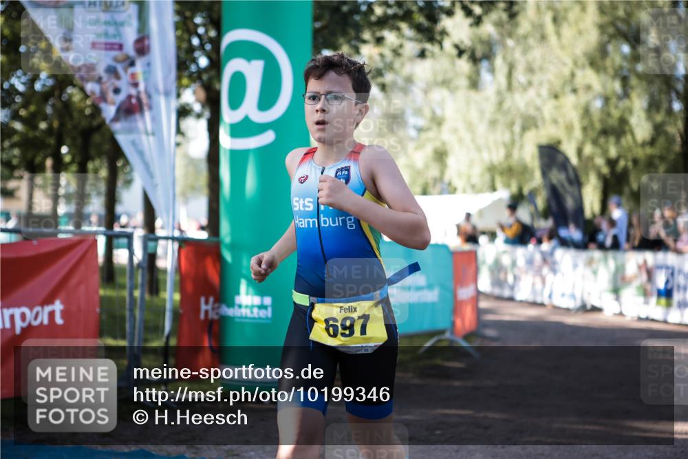 06.09.2026 - 20. Norderstedt Triathlon H.Heesch http://msf.ph/oto/10199346 06.09.2026 09:48:25 Ziel 696, 697 meine-sportfotos.de