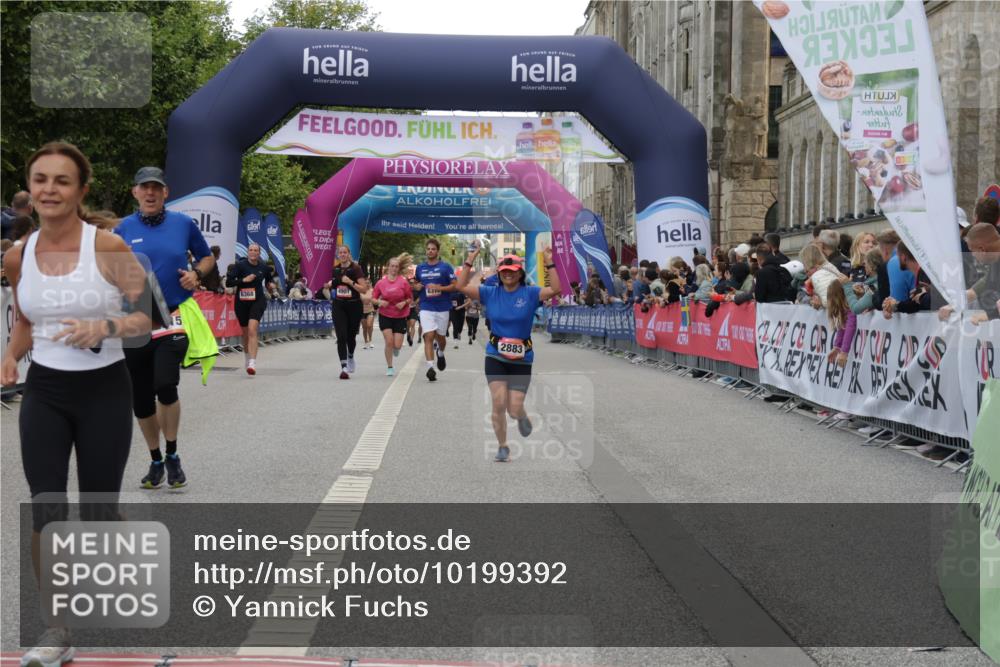 06.09.2026 - CURREX Alsterlauf Yannick Fuchs http://msf.ph/oto/10199392 06.09.2026 10:07:20 Ziel 2187, 2515, 2883, 2893, 2903, 4140, 5227, 5549, 5813 meine-sportfotos.de