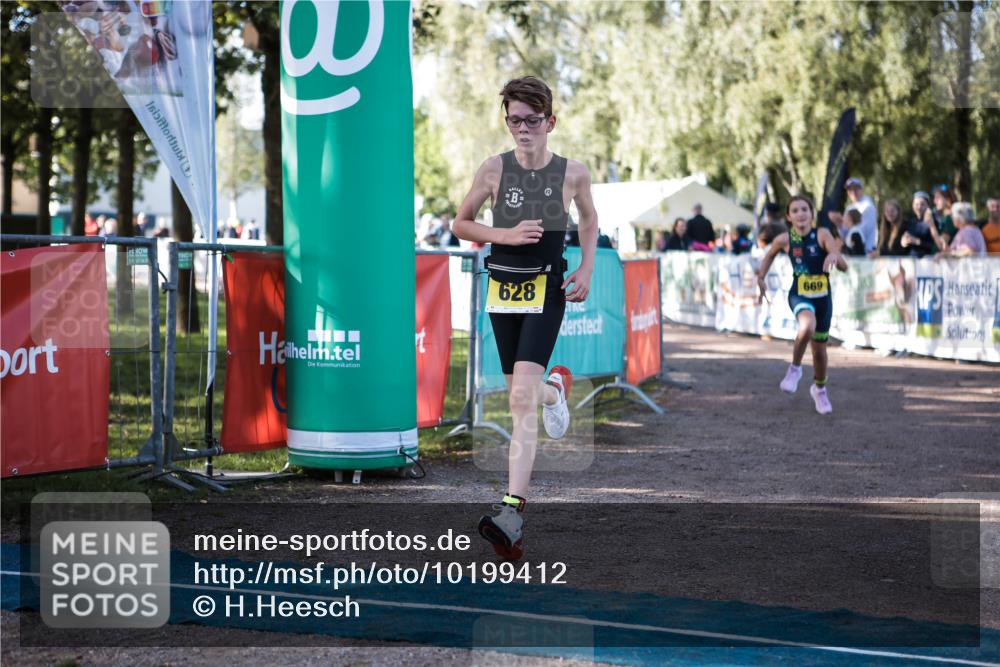 06.09.2026 - 20. Norderstedt Triathlon H.Heesch http://msf.ph/oto/10199412 06.09.2026 09:48:40 Ziel 628, 668, 669 meine-sportfotos.de