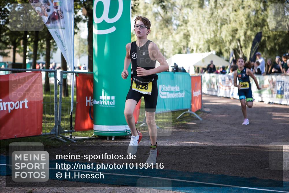 06.09.2026 - 20. Norderstedt Triathlon H.Heesch http://msf.ph/oto/10199416 06.09.2026 09:48:40 Ziel 628, 668, 669 meine-sportfotos.de