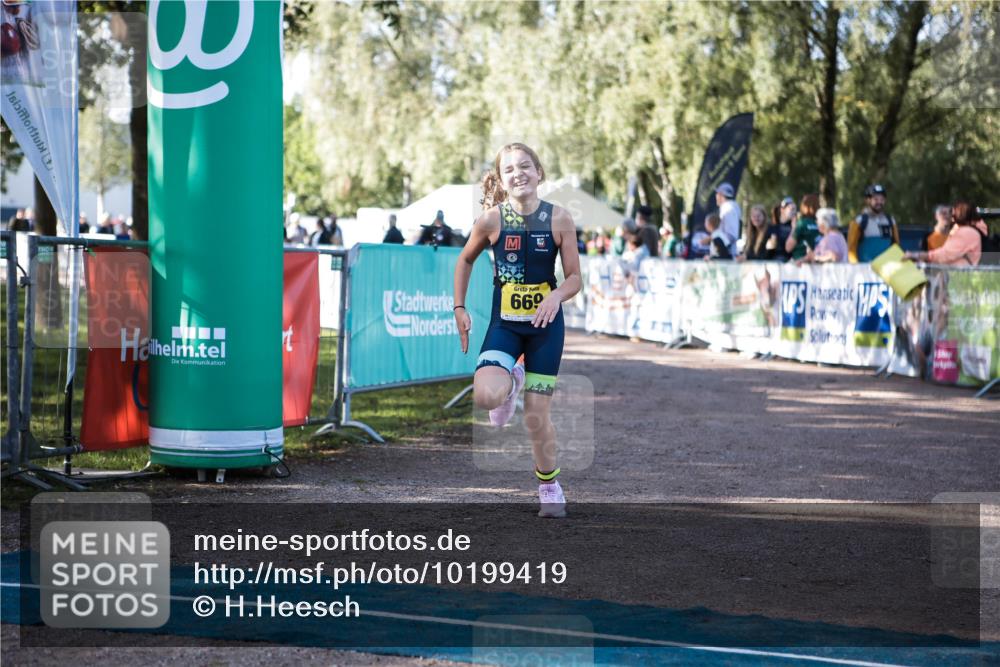 06.09.2026 - 20. Norderstedt Triathlon H.Heesch http://msf.ph/oto/10199419 06.09.2026 09:48:41 Ziel 628, 668, 669 meine-sportfotos.de