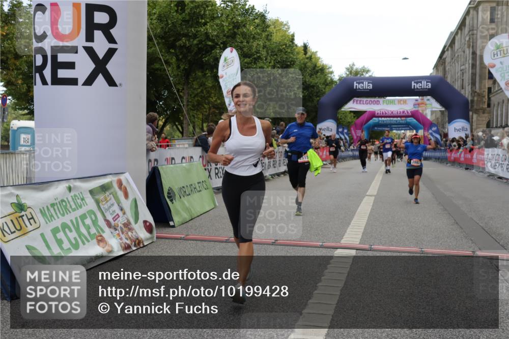 06.09.2026 - CURREX Alsterlauf Yannick Fuchs http://msf.ph/oto/10199428 06.09.2026 10:07:21 Ziel 2187, 2515, 2883, 2893, 2903, 4140, 5227, 5549, 5813, 6319, 6320 meine-sportfotos.de