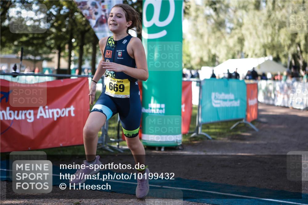06.09.2026 - 20. Norderstedt Triathlon H.Heesch http://msf.ph/oto/10199432 06.09.2026 09:48:42 Ziel 628, 668, 669 meine-sportfotos.de