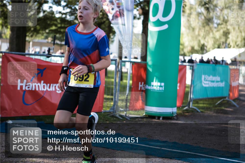 06.09.2026 - 20. Norderstedt Triathlon H.Heesch http://msf.ph/oto/10199451 06.09.2026 09:48:48 Ziel 669, 692 meine-sportfotos.de