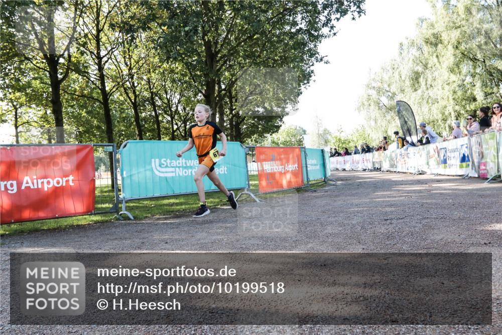06.09.2026 - 20. Norderstedt Triathlon H.Heesch http://msf.ph/oto/10199518 06.09.2026 09:47:44 Ziel 671, 675 meine-sportfotos.de