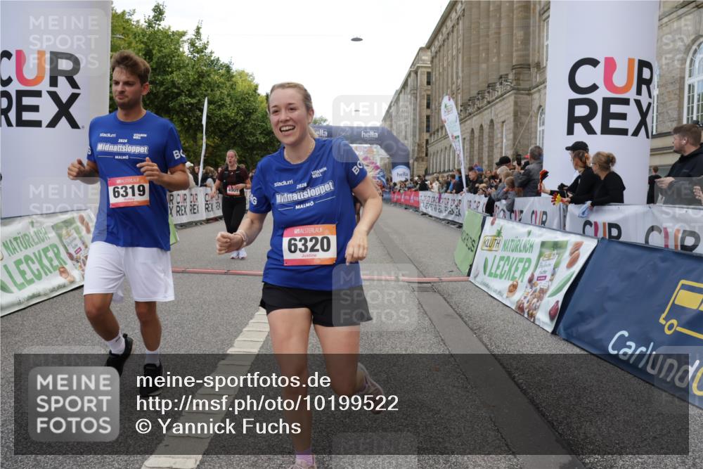06.09.2026 - CURREX Alsterlauf Yannick Fuchs http://msf.ph/oto/10199522 06.09.2026 10:07:27 Ziel 2515, 2883, 3566, 3927, 4901, 5227, 5396, 6265, 6319, 6320, 6368 meine-sportfotos.de