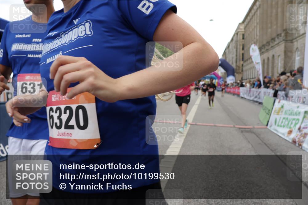 06.09.2026 - CURREX Alsterlauf Yannick Fuchs http://msf.ph/oto/10199530 06.09.2026 10:07:28 Ziel 2515, 2883, 3419, 3566, 3927, 4901, 5227, 5396, 5634, 6265, 6319, 6320, 6368 meine-sportfotos.de
