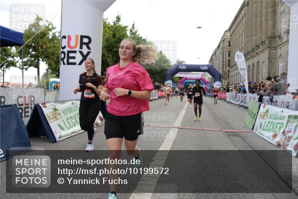 06.09.2026 - CURREX Alsterlauf Yannick Fuchs http://msf.ph/oto/10199572 06.09.2026 10:07:29 Ziel 2515, 2883, 3012, 3419, 3566, 3927, 4208, 4901, 5261, 5396, 5634, 6265, 6319, 6320, 6368 meine-sportfotos.de