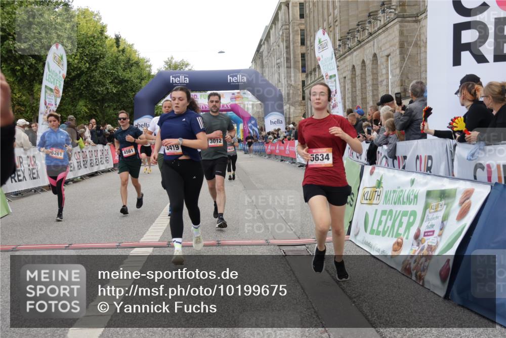 06.09.2026 - CURREX Alsterlauf Yannick Fuchs http://msf.ph/oto/10199675 06.09.2026 10:07:33 Ziel 3012, 3419, 3566, 3927, 4208, 4561, 4901, 5261, 5396, 5633, 5634, 6265, 6319, 6320, 6368 meine-sportfotos.de