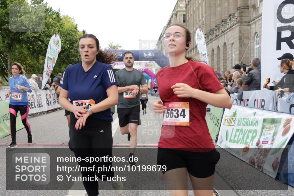 06.09.2026 - CURREX Alsterlauf Yannick Fuchs http://msf.ph/oto/10199679 06.09.2026 10:07:34 Ziel 2176, 2524, 3012, 3419, 3566, 3927, 4208, 4561, 4901, 5261, 5396, 5633, 5634, 6147, 6265, 6368 meine-sportfotos.de