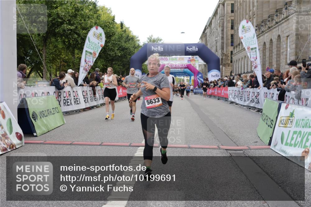 06.09.2026 - CURREX Alsterlauf Yannick Fuchs http://msf.ph/oto/10199691 06.09.2026 10:07:37 Ziel 2176, 2430, 2524, 3012, 3419, 3927, 4208, 4561, 5261, 5396, 5633, 5634, 6147, 6265 meine-sportfotos.de