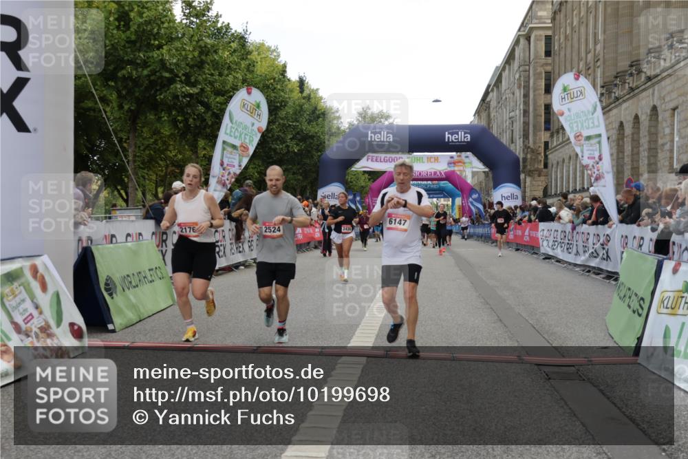 06.09.2026 - CURREX Alsterlauf Yannick Fuchs http://msf.ph/oto/10199698 06.09.2026 10:07:39 Ziel 2176, 2430, 2524, 3012, 3419, 3927, 4208, 4561, 5261, 5633, 5634, 6147, 6265 meine-sportfotos.de