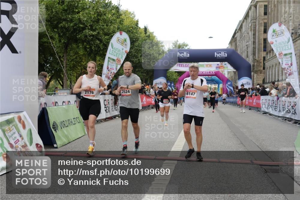 06.09.2026 - CURREX Alsterlauf Yannick Fuchs http://msf.ph/oto/10199699 06.09.2026 10:07:39 Ziel 2176, 2430, 2524, 3012, 3419, 3927, 4208, 4561, 5261, 5633, 5634, 6147, 6265 meine-sportfotos.de
