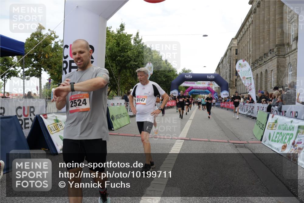 06.09.2026 - CURREX Alsterlauf Yannick Fuchs http://msf.ph/oto/10199711 06.09.2026 10:07:42 Ziel 2176, 2430, 2524, 3576, 3705, 3706, 4473, 4561, 5338, 5633, 6147 meine-sportfotos.de