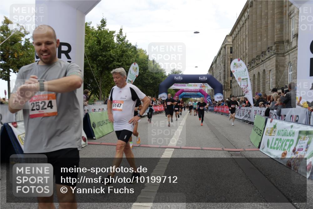 06.09.2026 - CURREX Alsterlauf Yannick Fuchs http://msf.ph/oto/10199712 06.09.2026 10:07:42 Ziel 2176, 2430, 2524, 3576, 3705, 3706, 4473, 4561, 5338, 5633, 6147 meine-sportfotos.de
