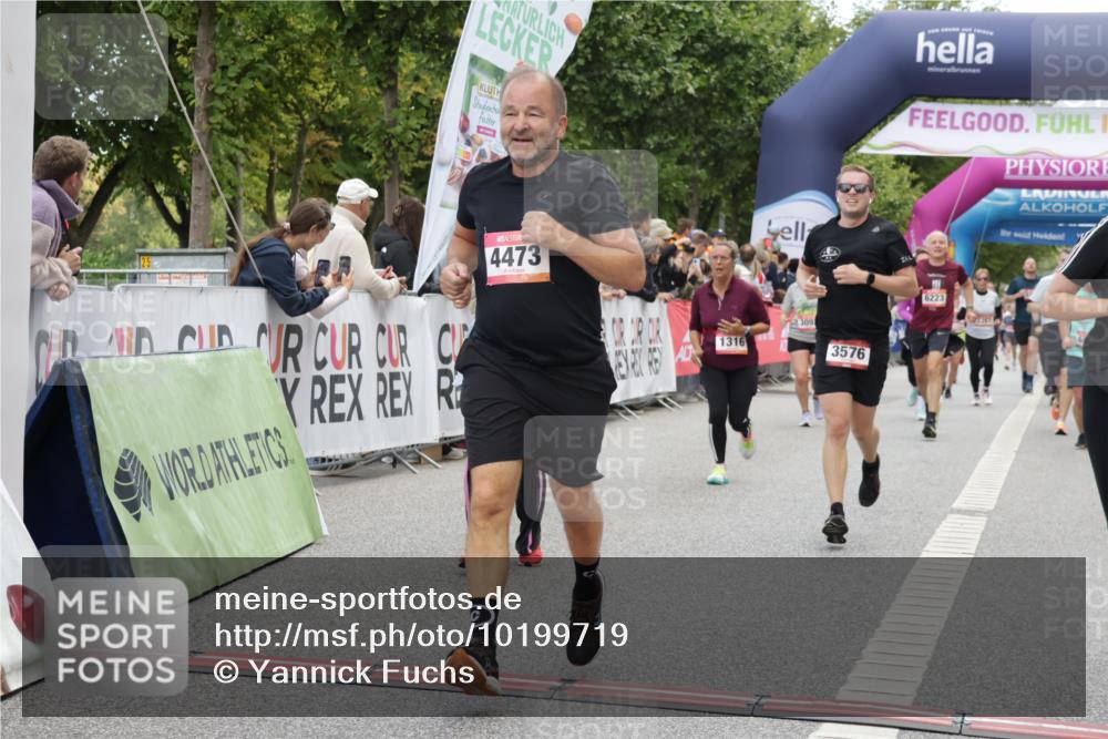 06.09.2026 - CURREX Alsterlauf Yannick Fuchs http://msf.ph/oto/10199719 06.09.2026 10:07:44 Ziel 1316, 2176, 2430, 2524, 3576, 3705, 3706, 4473, 5338, 5633, 6147 meine-sportfotos.de