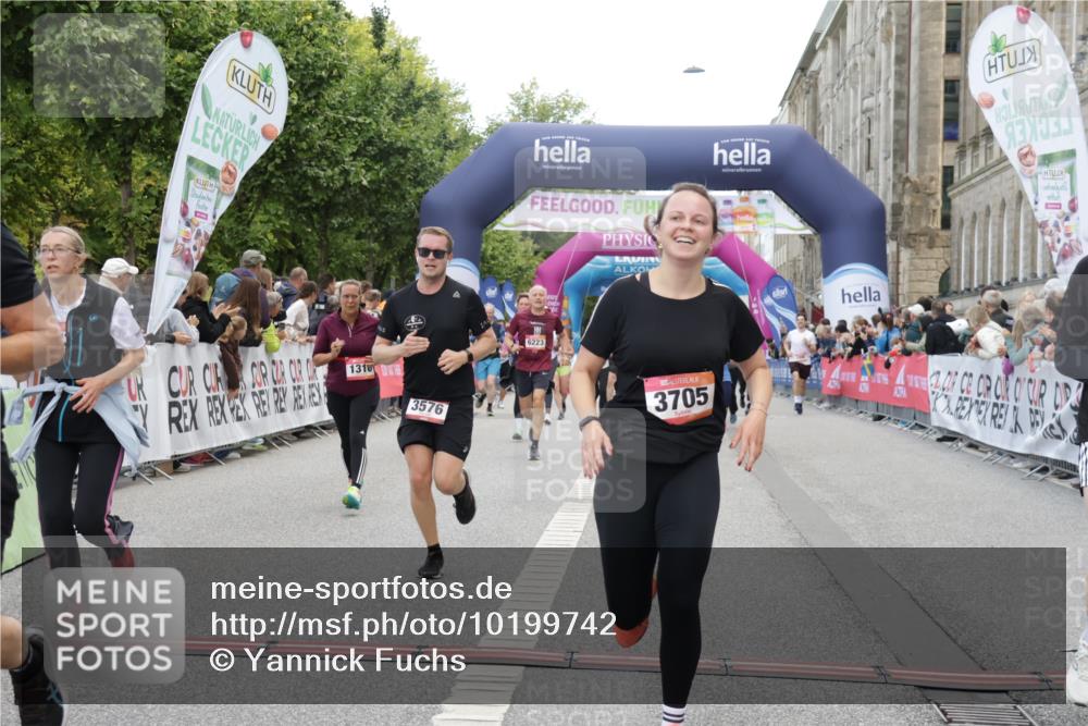 06.09.2026 - CURREX Alsterlauf Yannick Fuchs http://msf.ph/oto/10199742 06.09.2026 10:07:45 Ziel 1316, 2176, 2430, 2524, 2654, 3092, 3576, 3705, 3706, 4419, 4473, 5338, 6147, 6223 meine-sportfotos.de