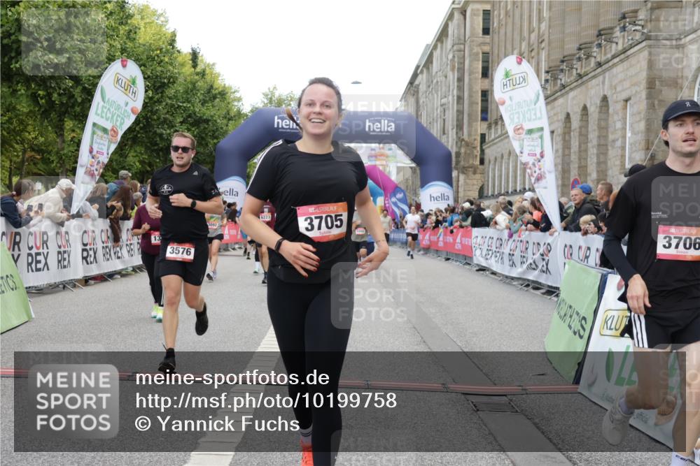 06.09.2026 - CURREX Alsterlauf Yannick Fuchs http://msf.ph/oto/10199758 06.09.2026 10:07:46 Ziel 1316, 2176, 2430, 2524, 2654, 3092, 3576, 3705, 3706, 4419, 4473, 5338, 5860, 6147, 6176, 6223 meine-sportfotos.de