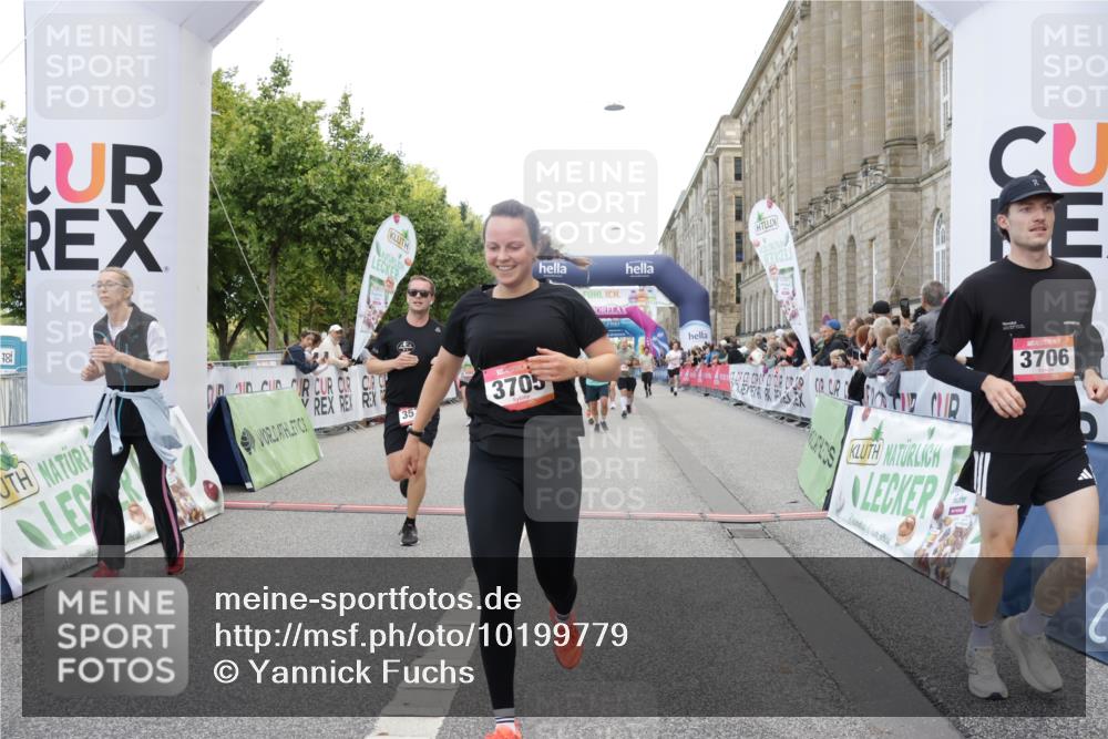 06.09.2026 - CURREX Alsterlauf Yannick Fuchs http://msf.ph/oto/10199779 06.09.2026 10:07:46 Ziel 1316, 2176, 2430, 2524, 2654, 3092, 3576, 3705, 3706, 4419, 4473, 5338, 5860, 6147, 6176, 6223 meine-sportfotos.de