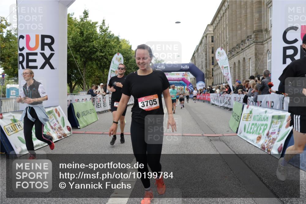 06.09.2026 - CURREX Alsterlauf Yannick Fuchs http://msf.ph/oto/10199784 06.09.2026 10:07:46 Ziel 1316, 2176, 2430, 2524, 2654, 3092, 3576, 3705, 3706, 4419, 4473, 5338, 5860, 6147, 6176, 6223 meine-sportfotos.de
