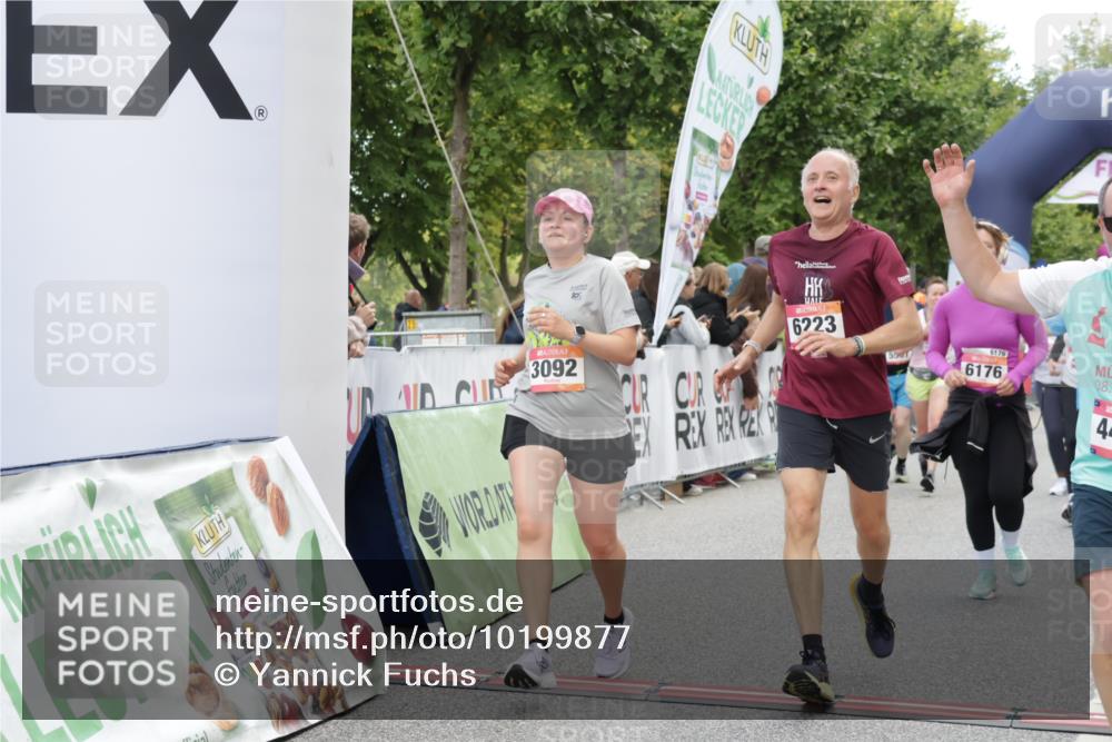06.09.2026 - CURREX Alsterlauf Yannick Fuchs http://msf.ph/oto/10199877 06.09.2026 10:07:49 Ziel 1316, 2123, 2387, 2430, 2654, 2933, 3092, 3576, 3705, 3706, 3722, 3723, 4419, 4473, 5338, 5587, 5588, 5791, 5860, 6044, 6176, 6223, 6382 meine-sportfotos.de