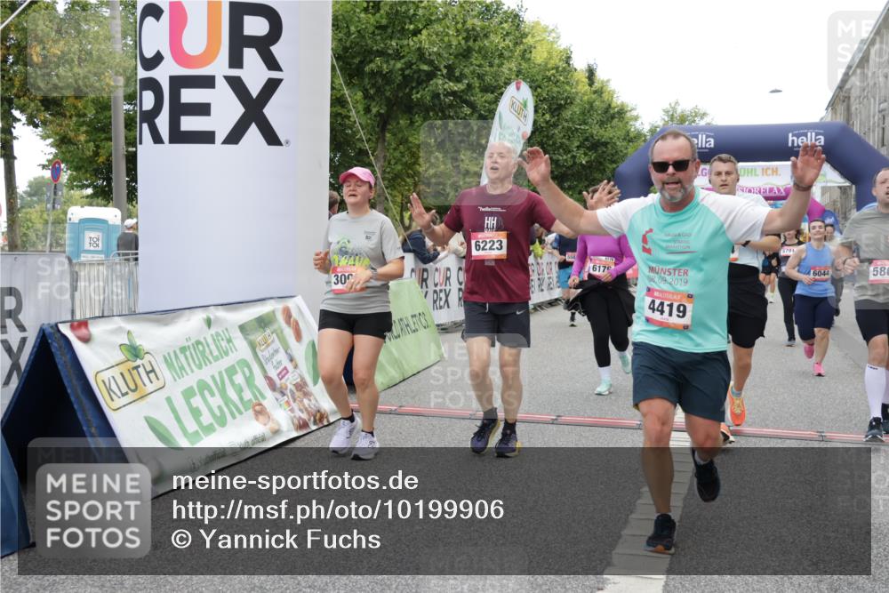06.09.2026 - CURREX Alsterlauf Yannick Fuchs http://msf.ph/oto/10199906 06.09.2026 10:07:50 Ziel 1316, 2123, 2387, 2654, 2933, 3092, 3576, 3705, 3706, 3722, 3723, 4419, 4473, 5338, 5587, 5588, 5791, 5860, 6044, 6176, 6223, 6382 meine-sportfotos.de