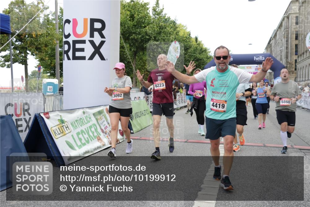 06.09.2026 - CURREX Alsterlauf Yannick Fuchs http://msf.ph/oto/10199912 06.09.2026 10:07:50 Ziel 1316, 2123, 2387, 2654, 2933, 3092, 3576, 3705, 3706, 3722, 3723, 4419, 4473, 5338, 5587, 5588, 5791, 5860, 6044, 6176, 6223, 6382 meine-sportfotos.de