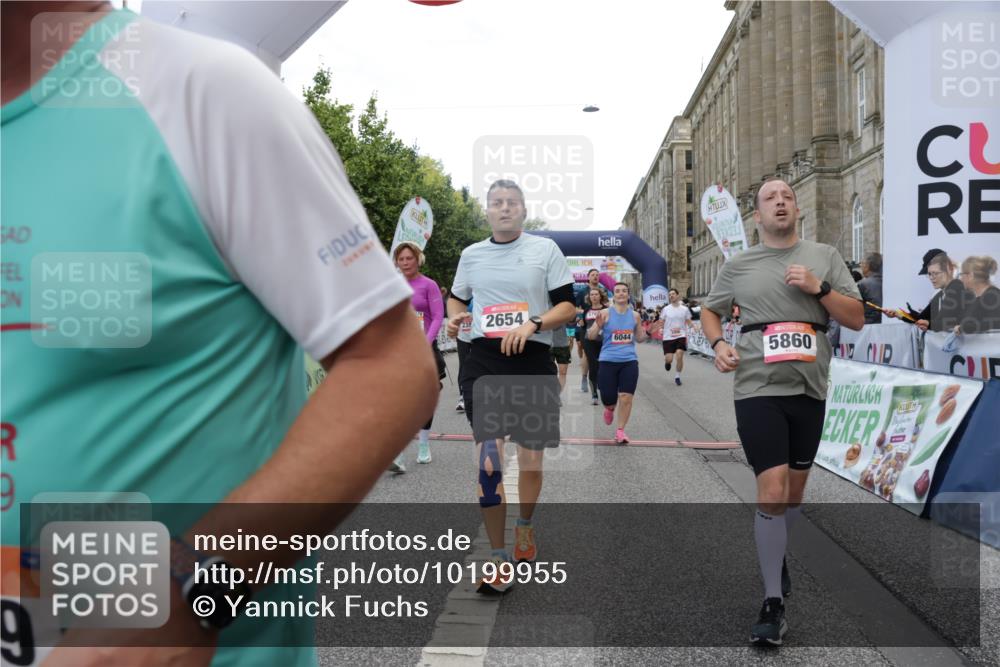 06.09.2026 - CURREX Alsterlauf Yannick Fuchs http://msf.ph/oto/10199955 06.09.2026 10:07:51 Ziel 1316, 2123, 2387, 2654, 2933, 3092, 3576, 3705, 3706, 3722, 3723, 3915, 3932, 4419, 4473, 5324, 5338, 5587, 5588, 5791, 5860, 6044, 6176, 6223, 6382 meine-sportfotos.de