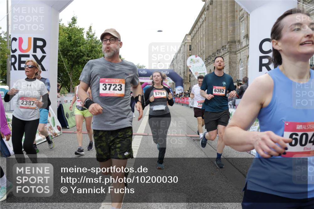 06.09.2026 - CURREX Alsterlauf Yannick Fuchs http://msf.ph/oto/10200030 06.09.2026 10:07:54 Ziel 1316, 2123, 2387, 2654, 2933, 3092, 3296, 3722, 3723, 3757, 3758, 3915, 3916, 3932, 4419, 5324, 5587, 5588, 5791, 5860, 6044, 6176, 6223, 6382 meine-sportfotos.de