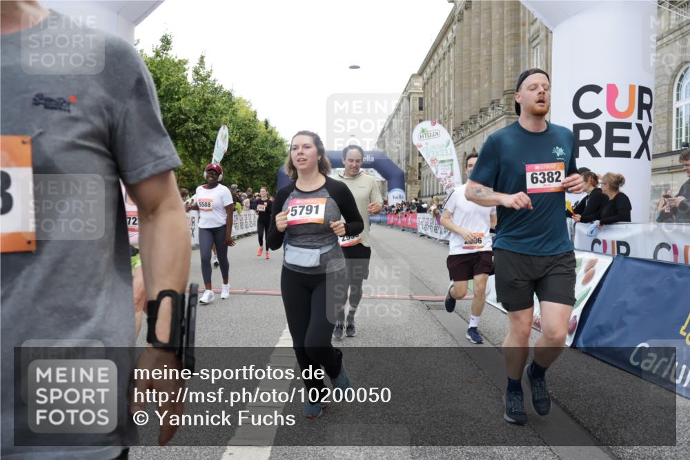 06.09.2026 - CURREX Alsterlauf Yannick Fuchs http://msf.ph/oto/10200050 06.09.2026 10:07:54 Ziel 1316, 2123, 2387, 2654, 2933, 3092, 3296, 3722, 3723, 3757, 3758, 3915, 3916, 3932, 4419, 5324, 5587, 5588, 5791, 5860, 6044, 6176, 6223, 6382 meine-sportfotos.de