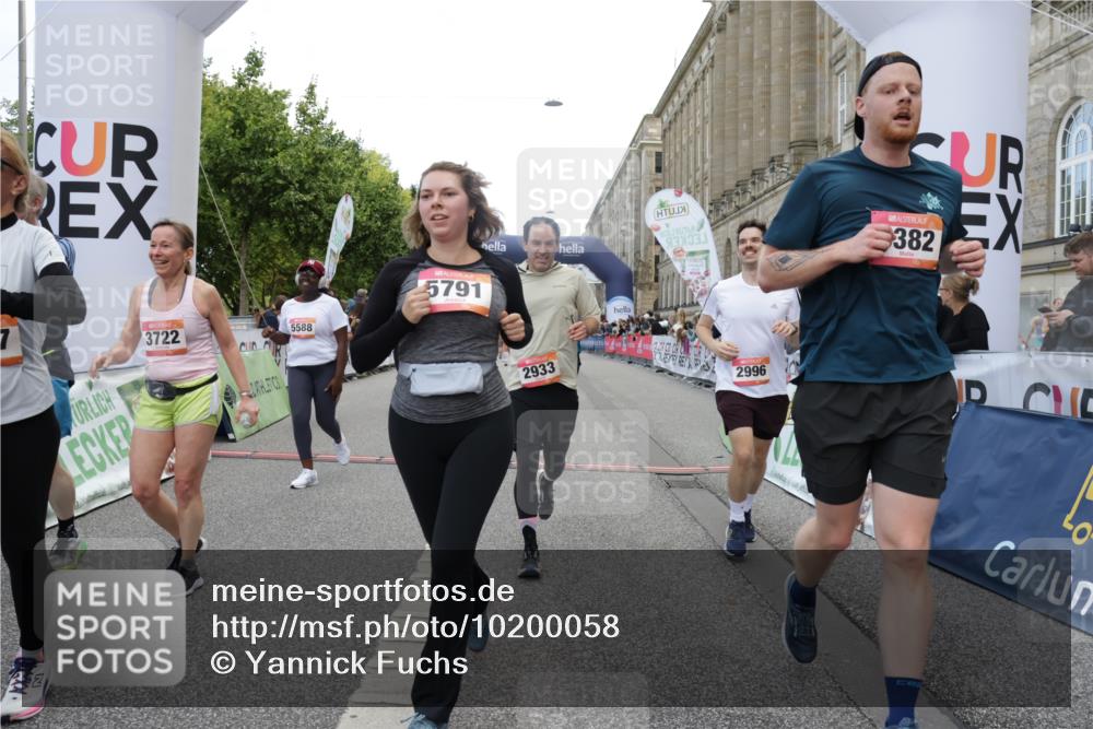 06.09.2026 - CURREX Alsterlauf Yannick Fuchs http://msf.ph/oto/10200058 06.09.2026 10:07:55 Ziel 1316, 2123, 2387, 2654, 2933, 3092, 3296, 3722, 3723, 3757, 3758, 3915, 3916, 3932, 4419, 5324, 5587, 5588, 5791, 5860, 6044, 6176, 6223, 6382 meine-sportfotos.de
