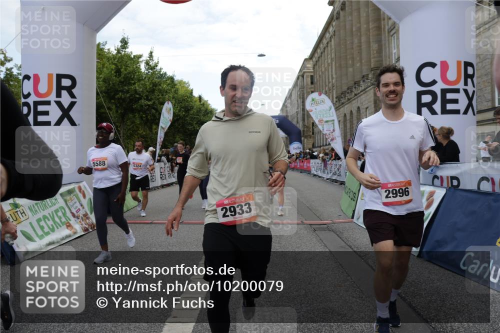 06.09.2026 - CURREX Alsterlauf Yannick Fuchs http://msf.ph/oto/10200079 06.09.2026 10:07:55 Ziel 1316, 2123, 2387, 2654, 2933, 3092, 3296, 3722, 3723, 3757, 3758, 3915, 3916, 3932, 4419, 5324, 5587, 5588, 5791, 5860, 6044, 6176, 6223, 6382 meine-sportfotos.de