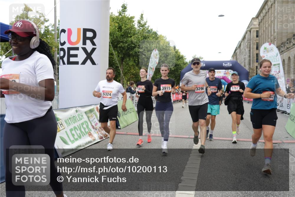 06.09.2026 - CURREX Alsterlauf Yannick Fuchs http://msf.ph/oto/10200113 06.09.2026 10:07:57 Ziel 2123, 2387, 2654, 2933, 3092, 3296, 3666, 3722, 3723, 3757, 3758, 3915, 3916, 3932, 4159, 4419, 5324, 5587, 5588, 5597, 5791, 5860, 6044, 6168, 6176, 6223, 6382 meine-sportfotos.de