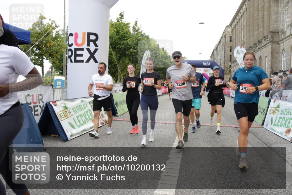 06.09.2026 - CURREX Alsterlauf Yannick Fuchs http://msf.ph/oto/10200132 06.09.2026 10:07:57 Ziel 2123, 2387, 2654, 2933, 3092, 3296, 3666, 3722, 3723, 3757, 3758, 3915, 3916, 3932, 4159, 4419, 5324, 5587, 5588, 5597, 5791, 5860, 6044, 6168, 6176, 6223, 6382 meine-sportfotos.de