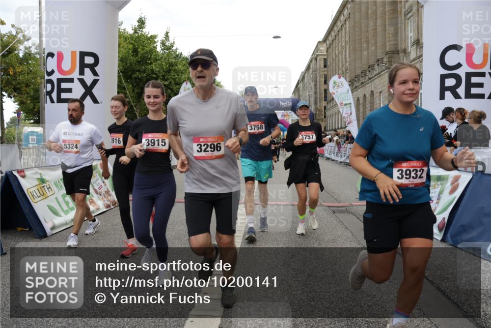 06.09.2026 - CURREX Alsterlauf Yannick Fuchs http://msf.ph/oto/10200141 06.09.2026 10:07:58 Ziel 2123, 2387, 2933, 3296, 3666, 3722, 3723, 3757, 3758, 3915, 3916, 3932, 4159, 5290, 5324, 5587, 5588, 5597, 5791, 5860, 6044, 6168, 6176, 6382 meine-sportfotos.de