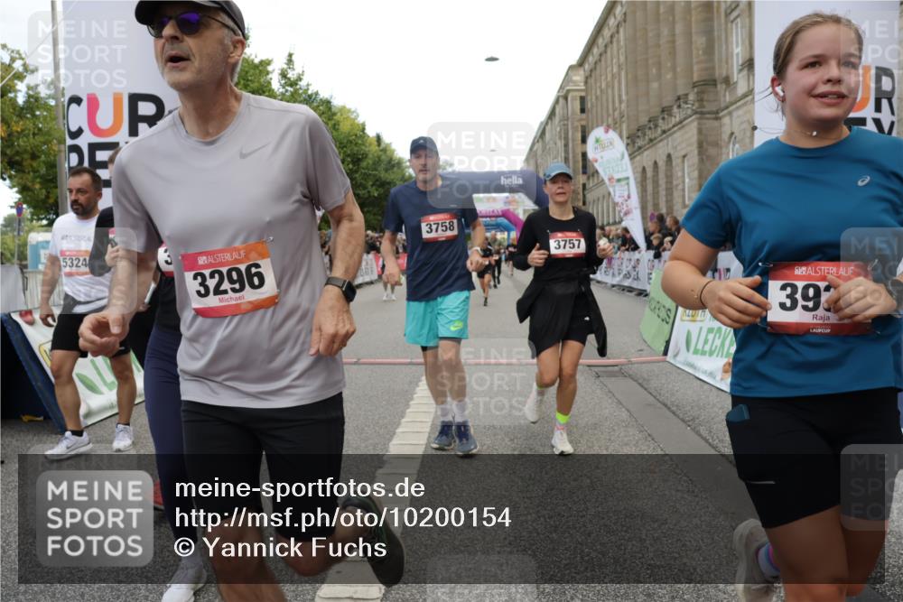 06.09.2026 - CURREX Alsterlauf Yannick Fuchs http://msf.ph/oto/10200154 06.09.2026 10:07:58 Ziel 2123, 2387, 2933, 3296, 3666, 3722, 3723, 3757, 3758, 3915, 3916, 3932, 4159, 5290, 5324, 5587, 5588, 5597, 5791, 5860, 6044, 6168, 6176, 6382 meine-sportfotos.de