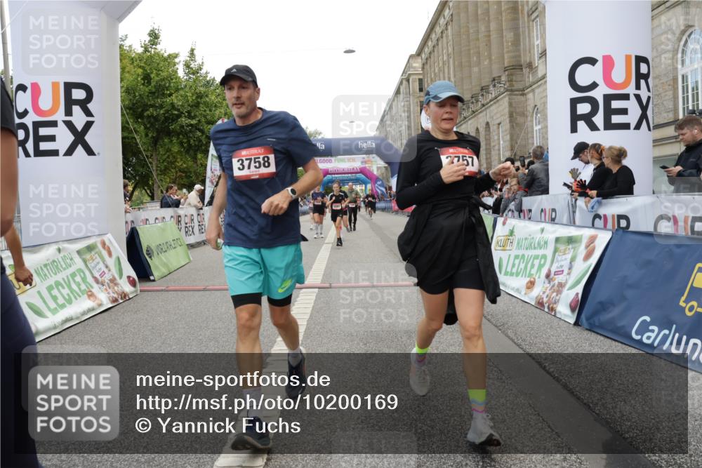 06.09.2026 - CURREX Alsterlauf Yannick Fuchs http://msf.ph/oto/10200169 06.09.2026 10:07:59 Ziel 2123, 2387, 2933, 3296, 3666, 3722, 3723, 3757, 3758, 3915, 3916, 3932, 4159, 5256, 5290, 5324, 5587, 5588, 5597, 5791, 6044, 6168, 6382 meine-sportfotos.de