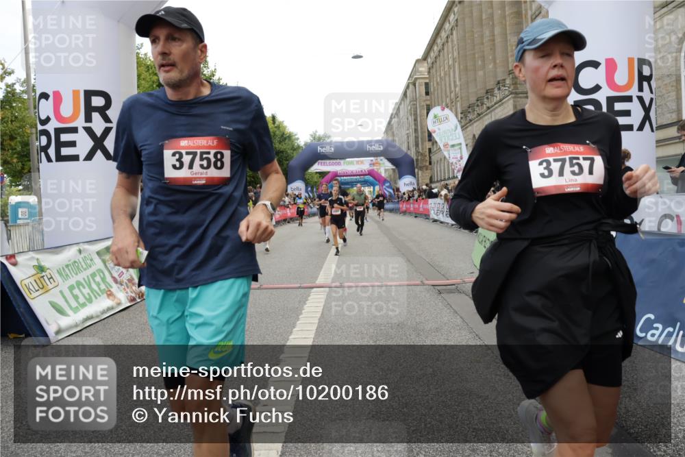 06.09.2026 - CURREX Alsterlauf Yannick Fuchs http://msf.ph/oto/10200186 06.09.2026 10:07:59 Ziel 2123, 2387, 2933, 3296, 3666, 3722, 3723, 3757, 3758, 3915, 3916, 3932, 4159, 5256, 5290, 5324, 5587, 5588, 5597, 5791, 6044, 6168, 6382 meine-sportfotos.de