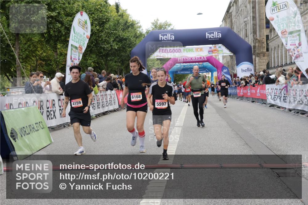 06.09.2026 - CURREX Alsterlauf Yannick Fuchs http://msf.ph/oto/10200221 06.09.2026 10:08:00 Ziel 2387, 2933, 3296, 3666, 3722, 3723, 3757, 3758, 3915, 3916, 3932, 4159, 5256, 5290, 5324, 5587, 5588, 5597, 5791, 6168, 6361, 6382 meine-sportfotos.de