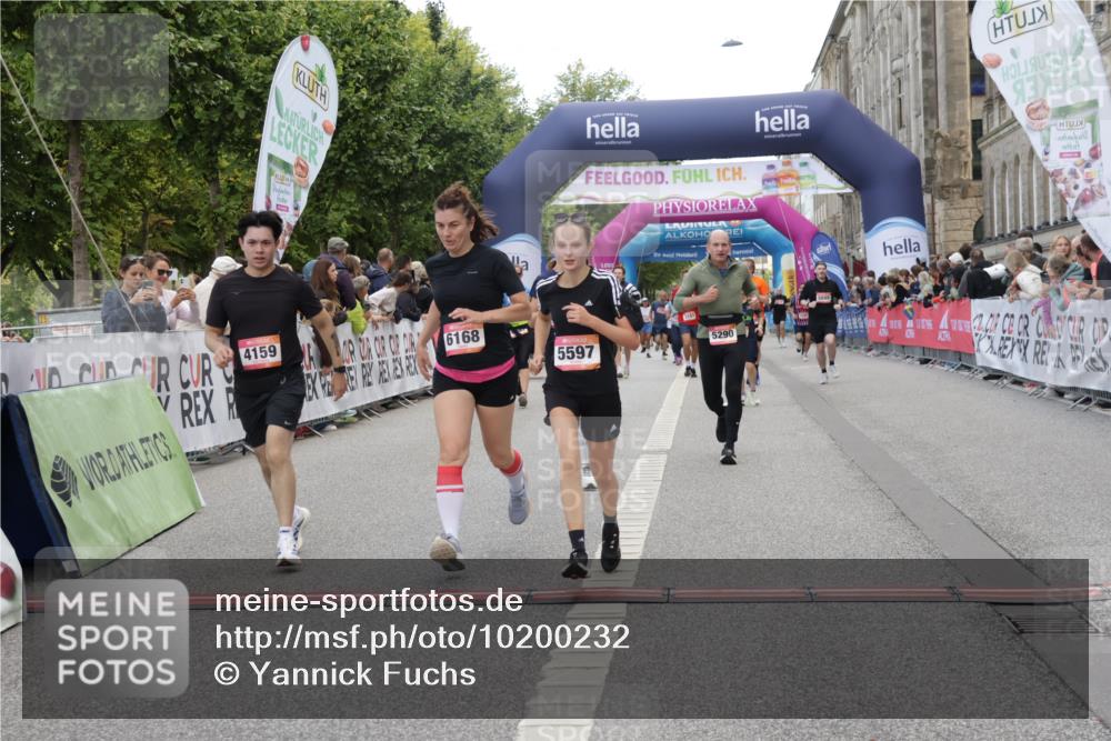 06.09.2026 - CURREX Alsterlauf Yannick Fuchs http://msf.ph/oto/10200232 06.09.2026 10:08:00 Ziel 2387, 2933, 3296, 3666, 3722, 3723, 3757, 3758, 3915, 3916, 3932, 4159, 5256, 5290, 5324, 5587, 5588, 5597, 5791, 6168, 6361, 6382 meine-sportfotos.de