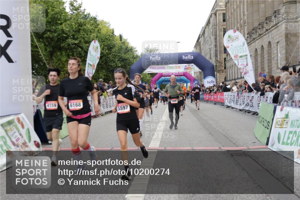 06.09.2026 - CURREX Alsterlauf Yannick Fuchs http://msf.ph/oto/10200274 06.09.2026 10:08:01 Ziel 2933, 3296, 3666, 3757, 3758, 3915, 3916, 3932, 4159, 4841, 5256, 5290, 5324, 5588, 5597, 6168, 6361, 6395 meine-sportfotos.de