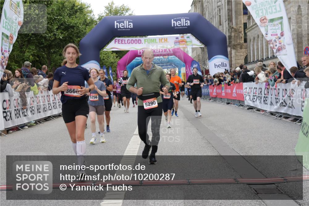 06.09.2026 - CURREX Alsterlauf Yannick Fuchs http://msf.ph/oto/10200287 06.09.2026 10:08:02 Ziel 3296, 3666, 3757, 3758, 3915, 3916, 3932, 4159, 4841, 5049, 5256, 5290, 5324, 5597, 6168, 6361, 6395 meine-sportfotos.de