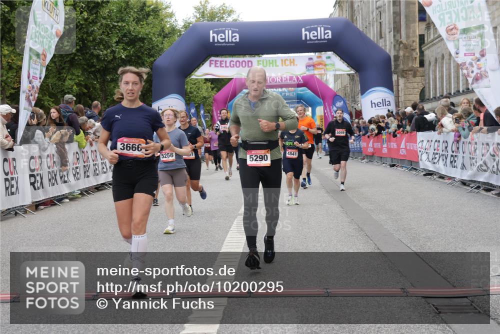 06.09.2026 - CURREX Alsterlauf Yannick Fuchs http://msf.ph/oto/10200295 06.09.2026 10:08:02 Ziel 3296, 3666, 3757, 3758, 3915, 3916, 3932, 4159, 4841, 5049, 5256, 5290, 5324, 5597, 6168, 6361, 6395 meine-sportfotos.de